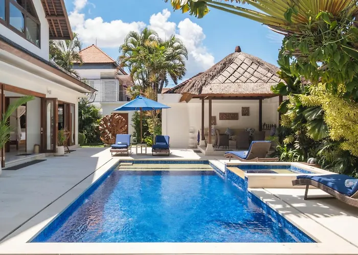 Villa Kashantre, 4 Bedroom, Sleeps 12 Seminyak 