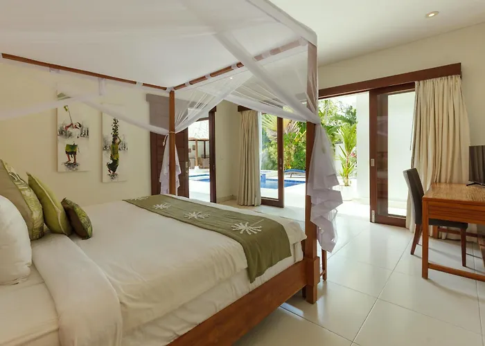 Villa Kashantre, 4 Bedroom, Sleeps 12 Seminyak 
